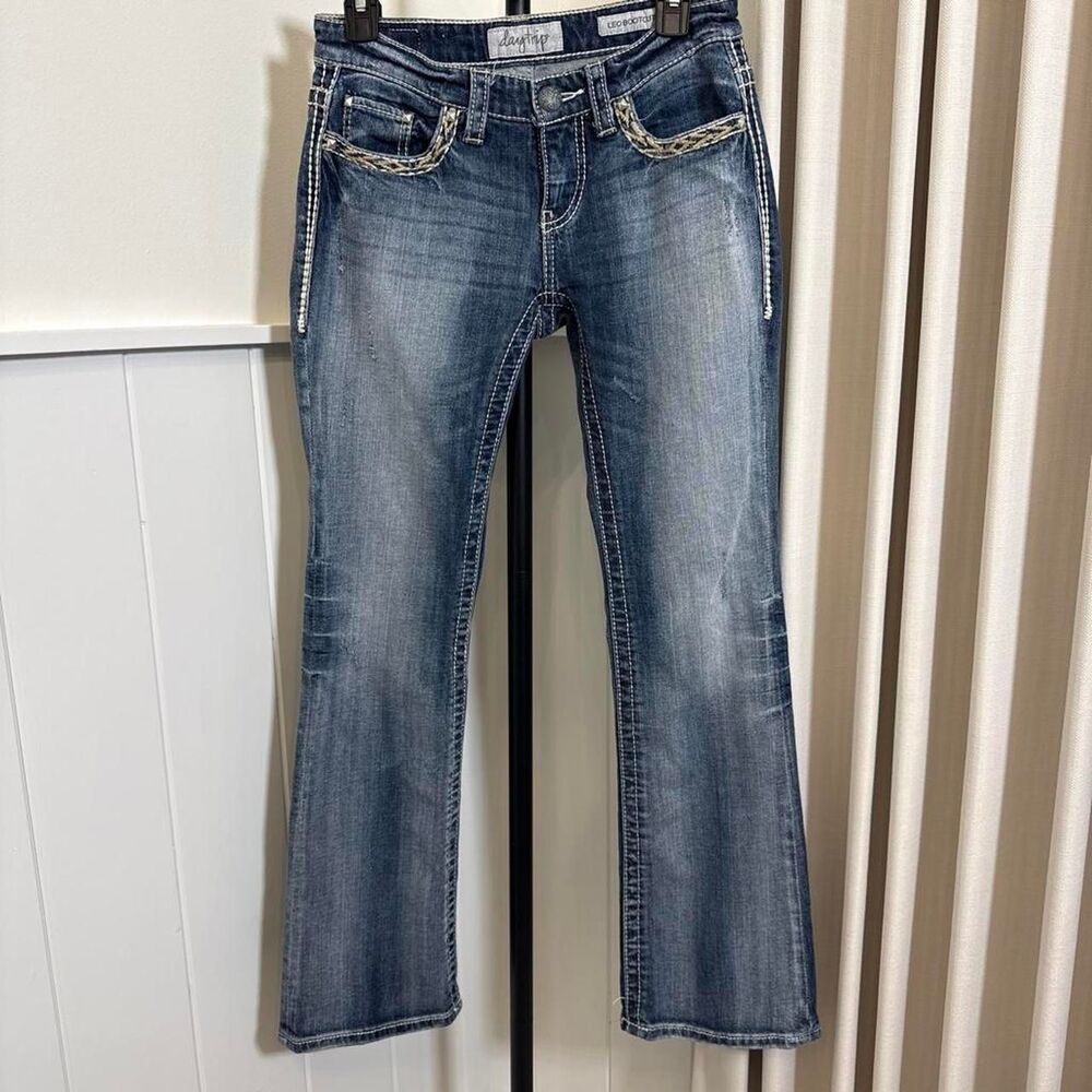 Daytrip Leo Bootcut Jeans 28R Embroidered Flap Pockets Y2K Western